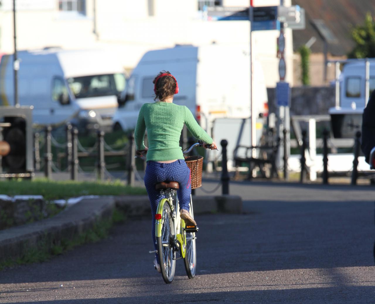 Nine in ten people back headphone ban for cyclists says BBC